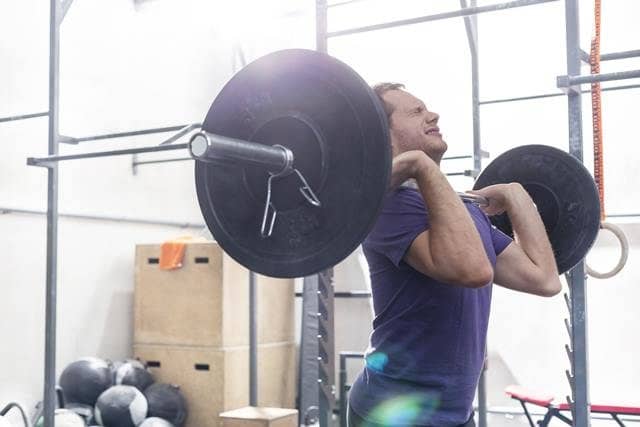 Hoy hablamos del método búlgaro, también conocido como método de contraste, un entrenamiento enfocado a mejorar la fuerza-resistencia que ayuda al deportista a aumentar el volumen muscular.